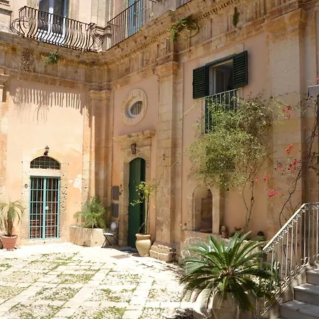 Guest house Sud Palazzo Rau Della Ferla