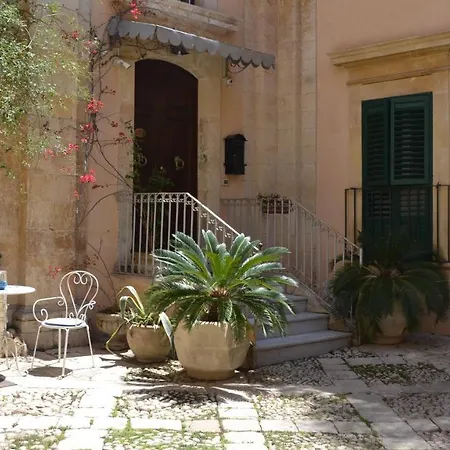 Guest house Sud Palazzo Rau Della Ferla