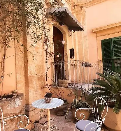 Guest house Sud Palazzo Rau Della Ferla